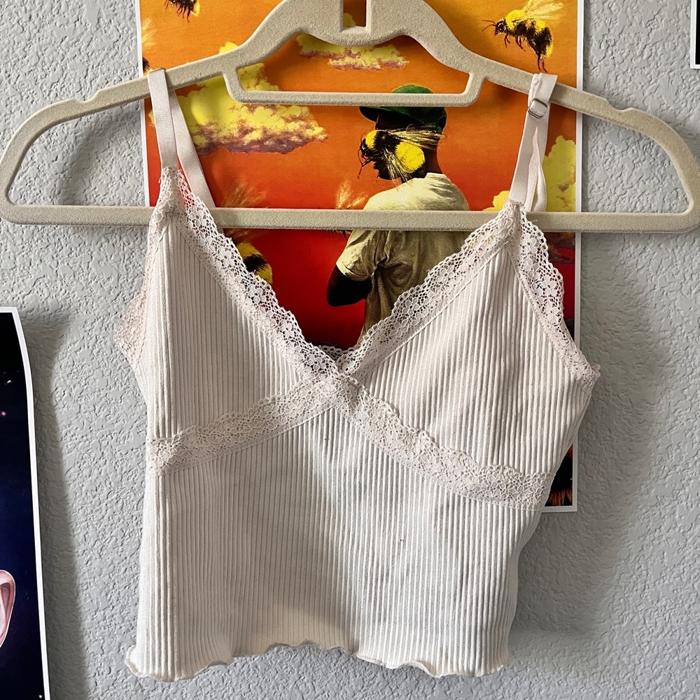 cute lacey cream/off white spaghetti strap crop top from h&m